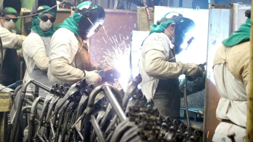 Copom corta juros para 14,25% em decisão dividida entre indústria e mercado