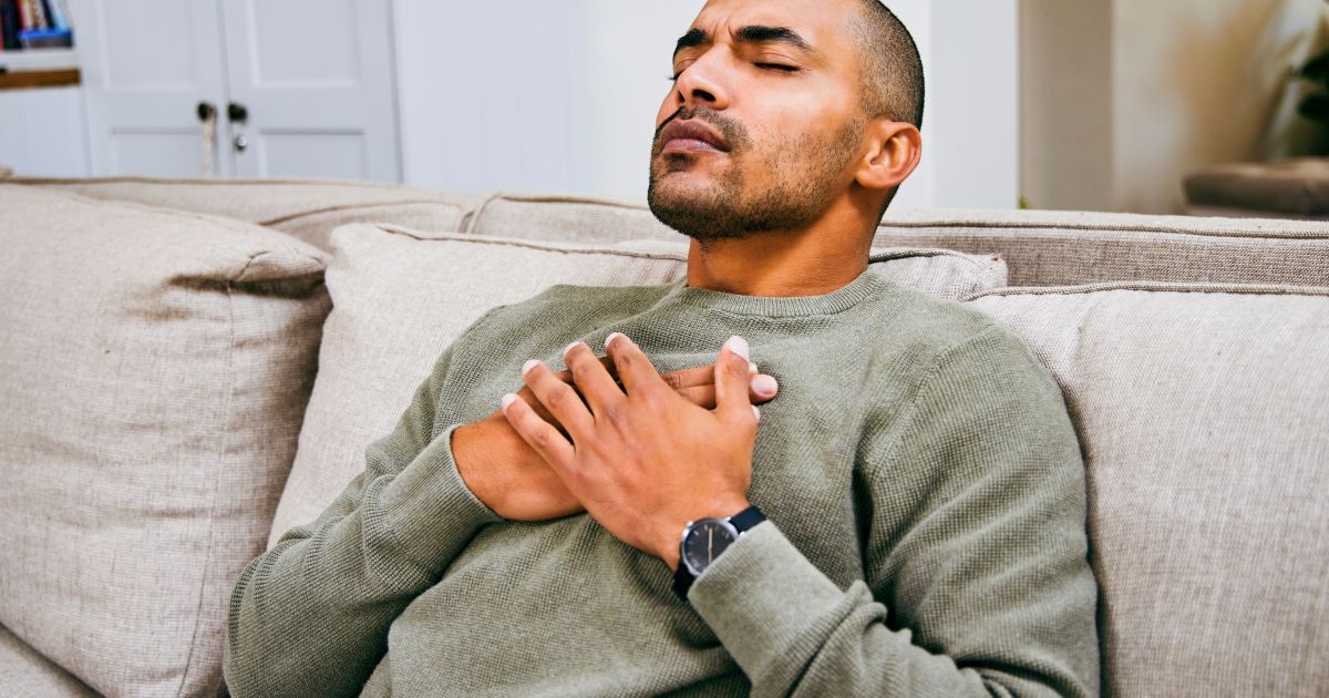 Infarto ou gases? Especialistas revelam sinais críticos da dor no peito