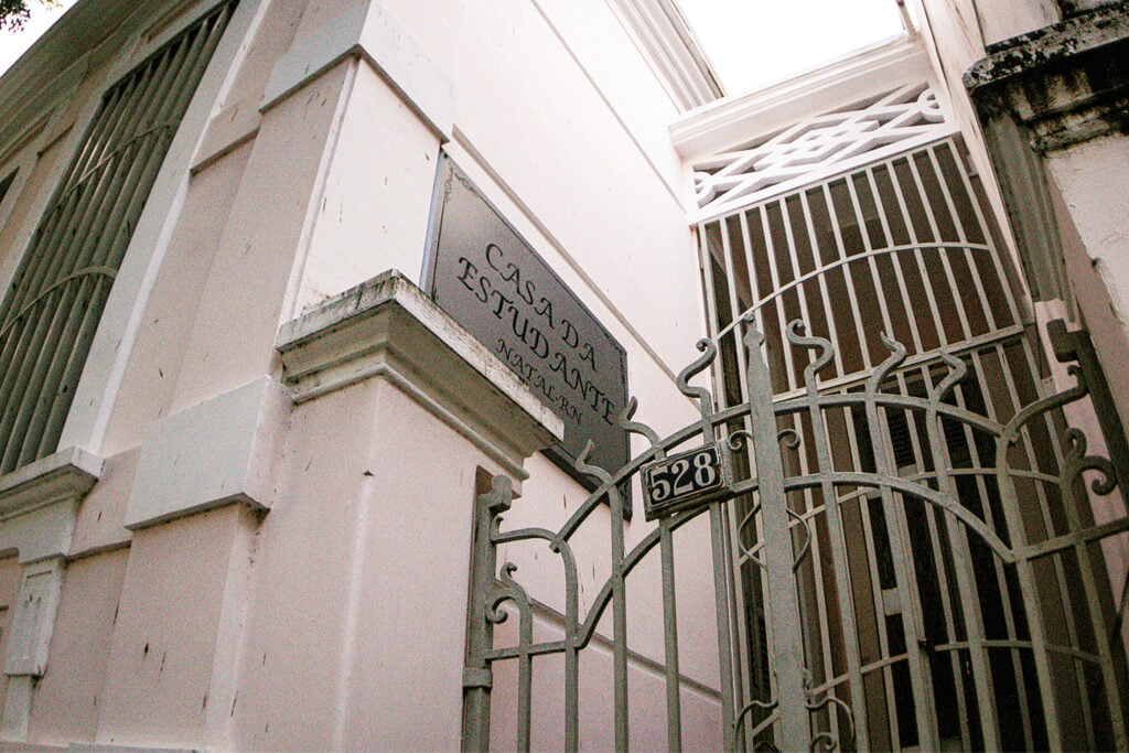 Movimentos ocupam Casa da Estudante em Natal para reivindicar moradia universitária