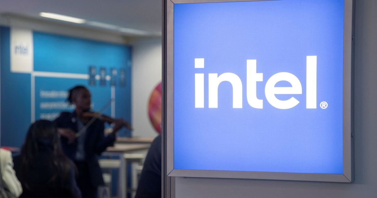 Intel inicia produção de novo chip 18A-P e se aproxima de acordo com Apple
