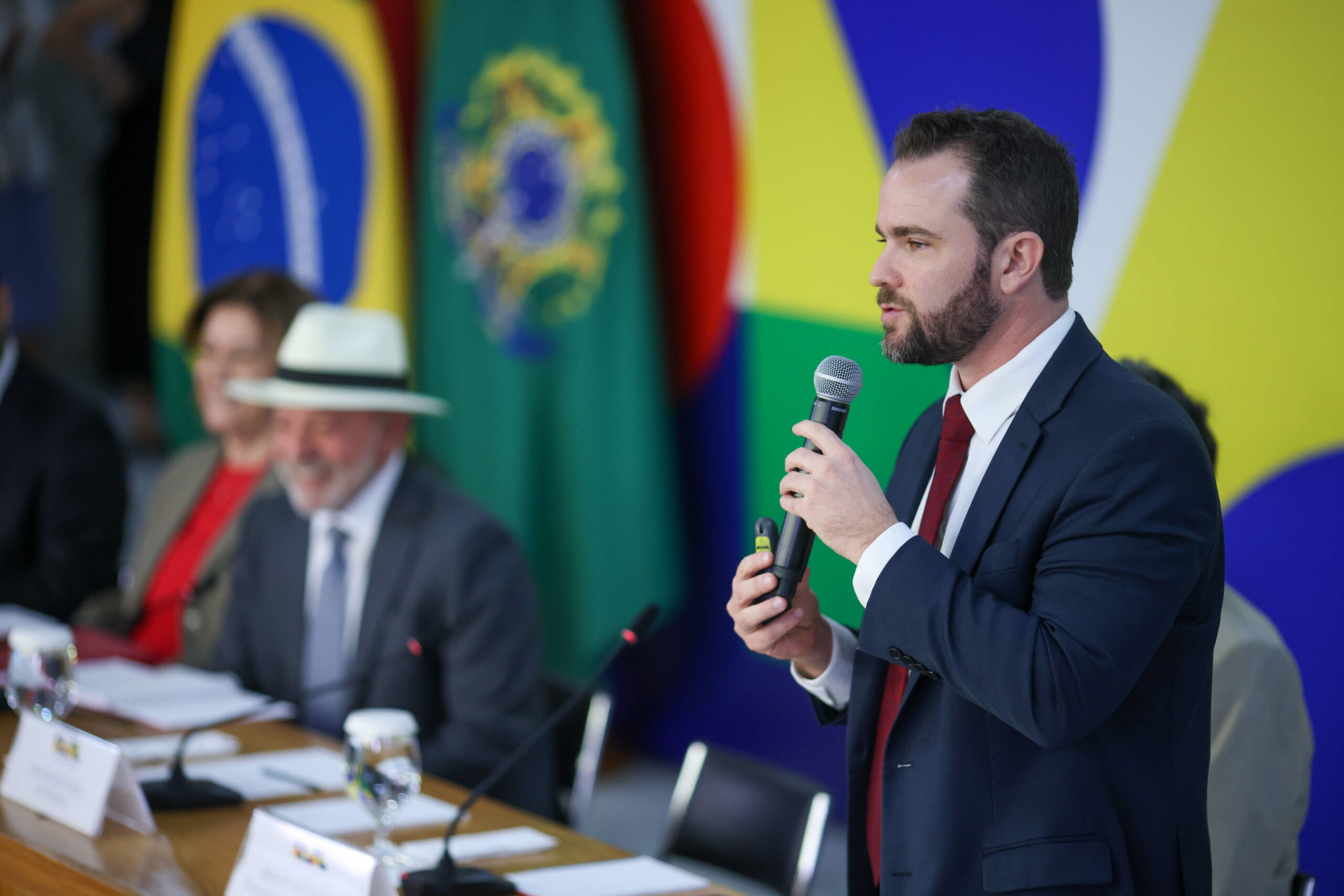 Interlocução com EUA é de Lula e ministros, diz Durigan