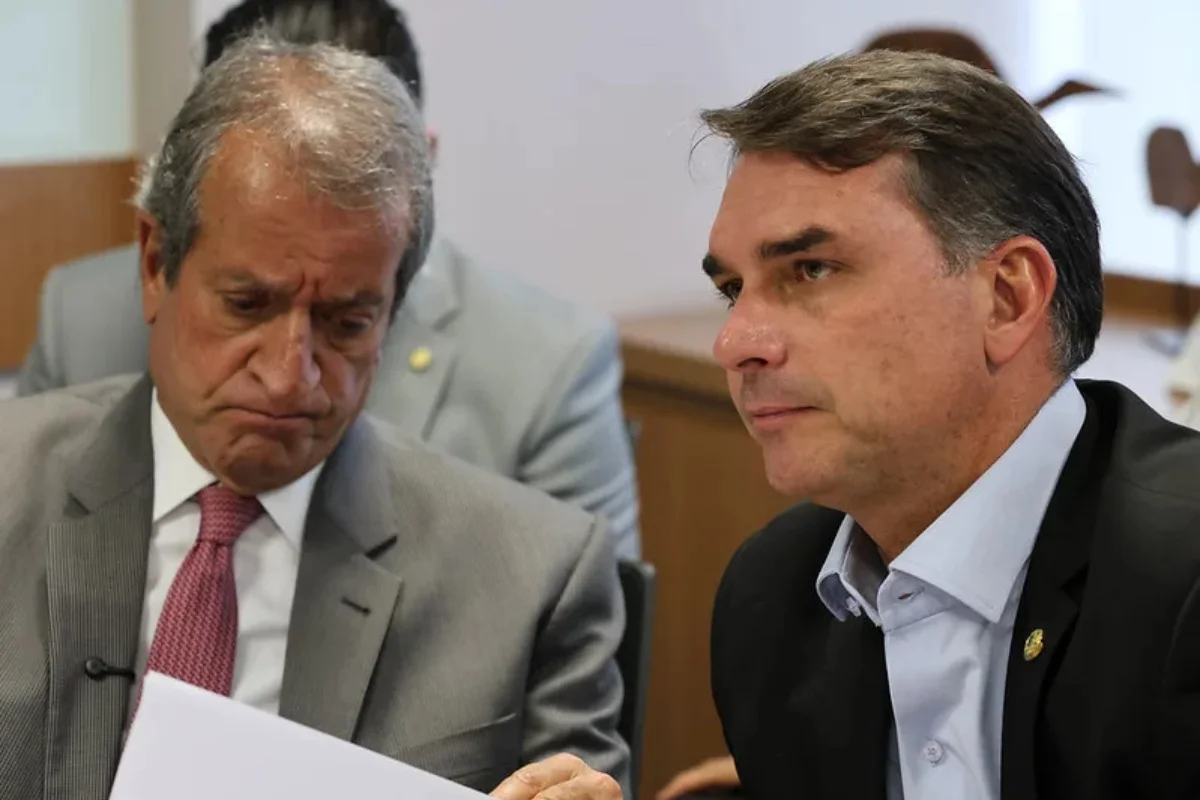 Investigação da PF contra Valdemar Costa Neto pressiona pré-campanha de Flávio Bolsonaro
