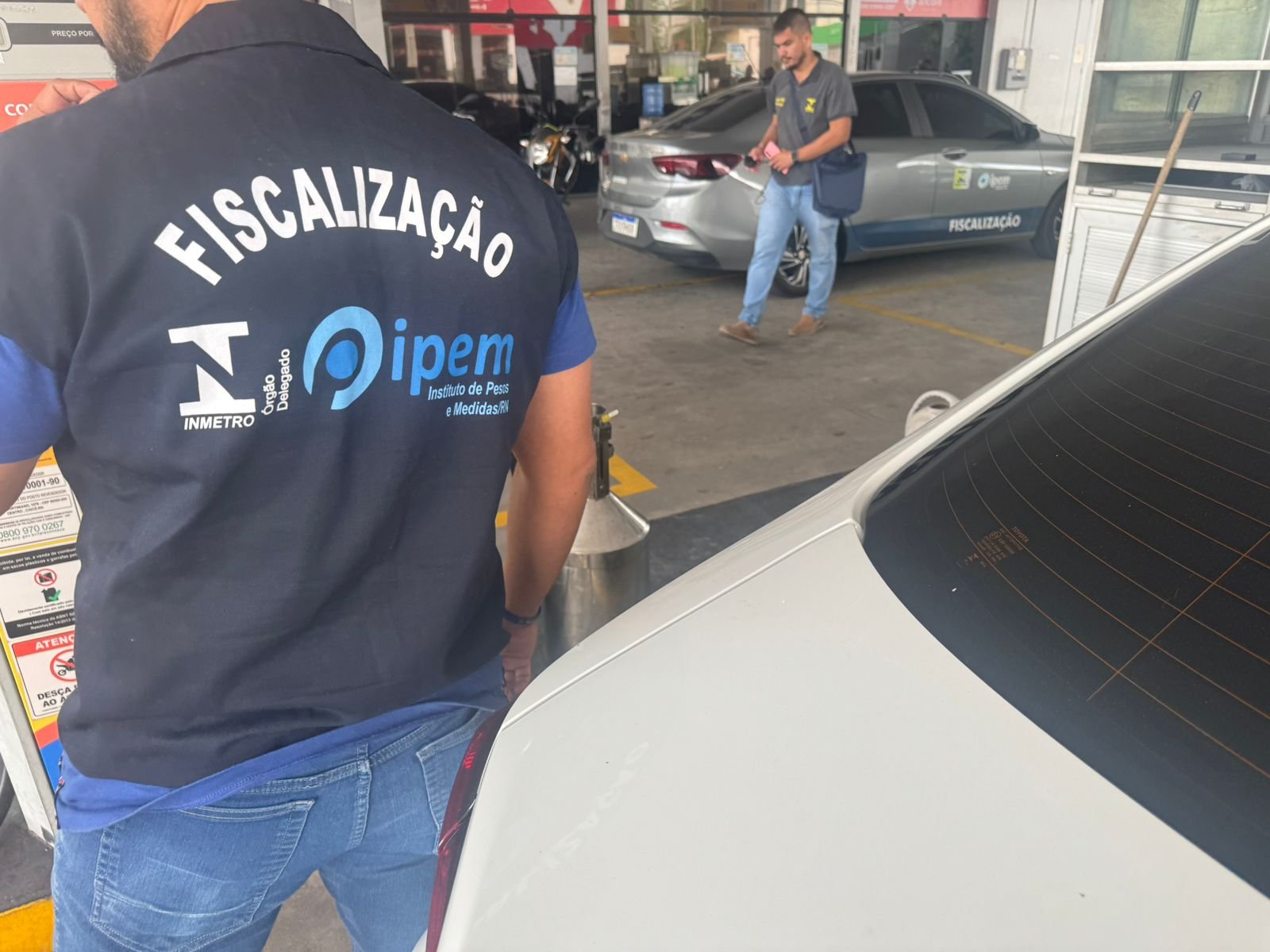 Ipem-RN notifica postos de combustíveis em Caicó por irregularidades em lacres