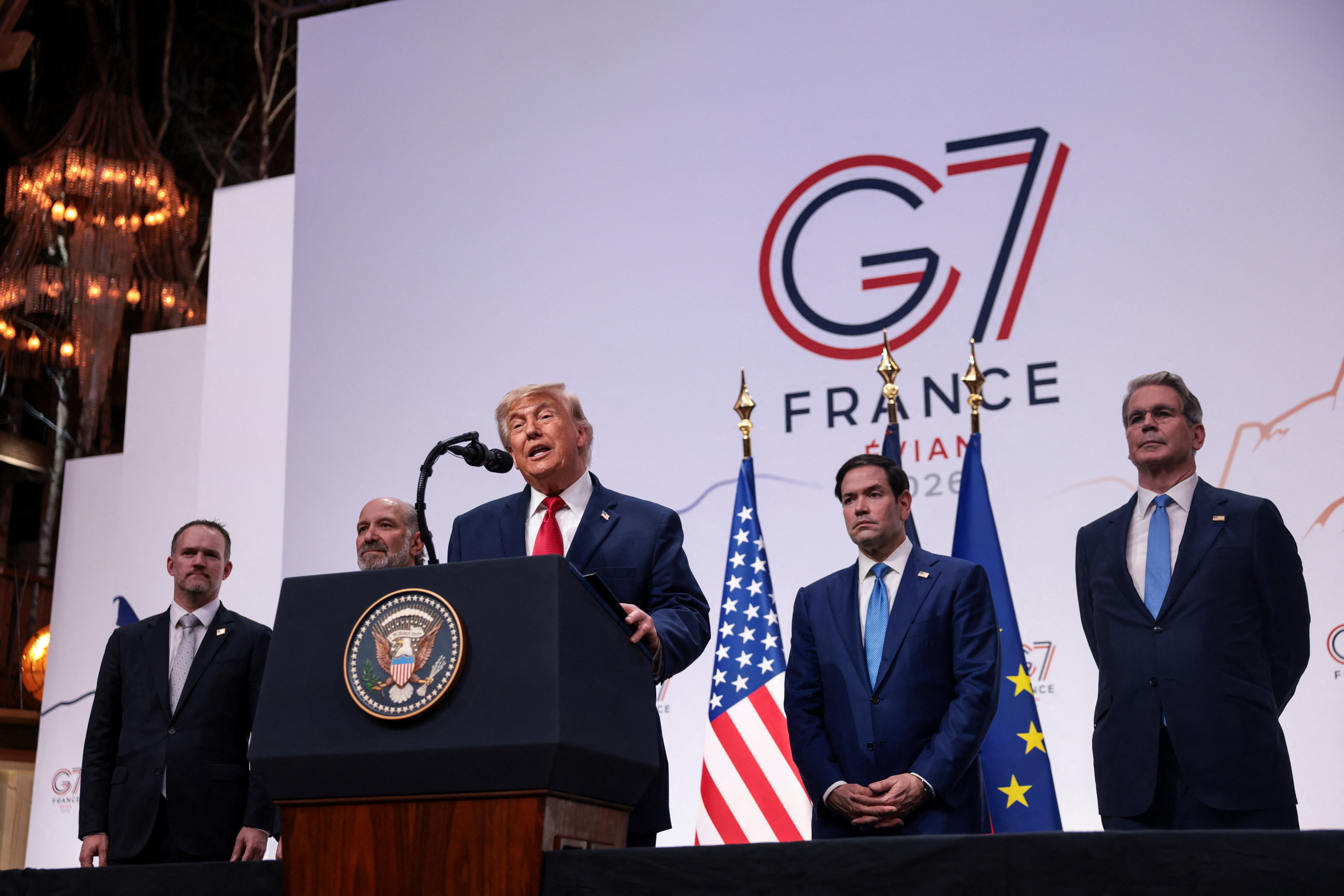 Trump diz que Irã usaria arma nuclear imediatamente após construí-la