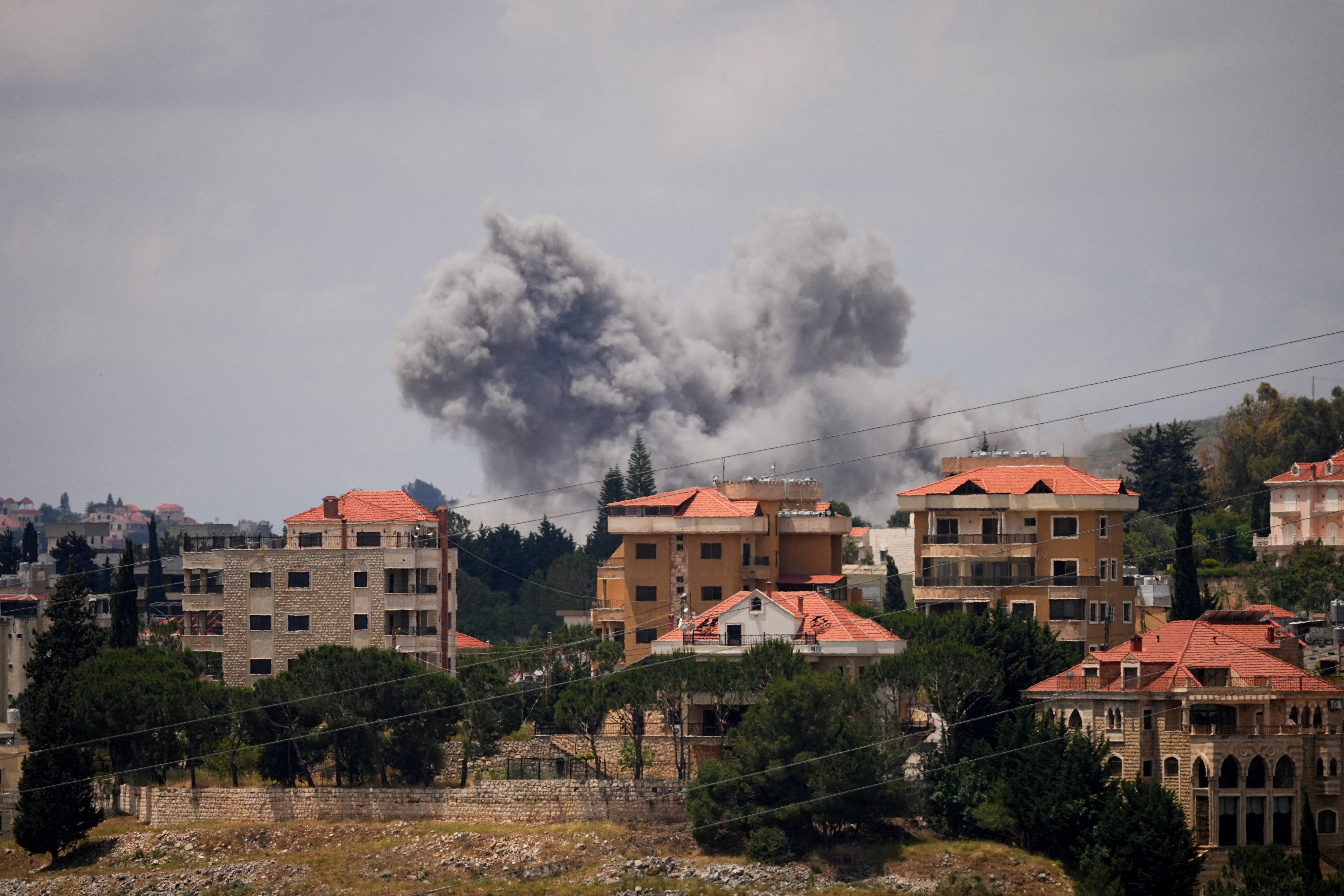 Hezbollah e Israel intensificam confrontos no sul do Líbano após ataques