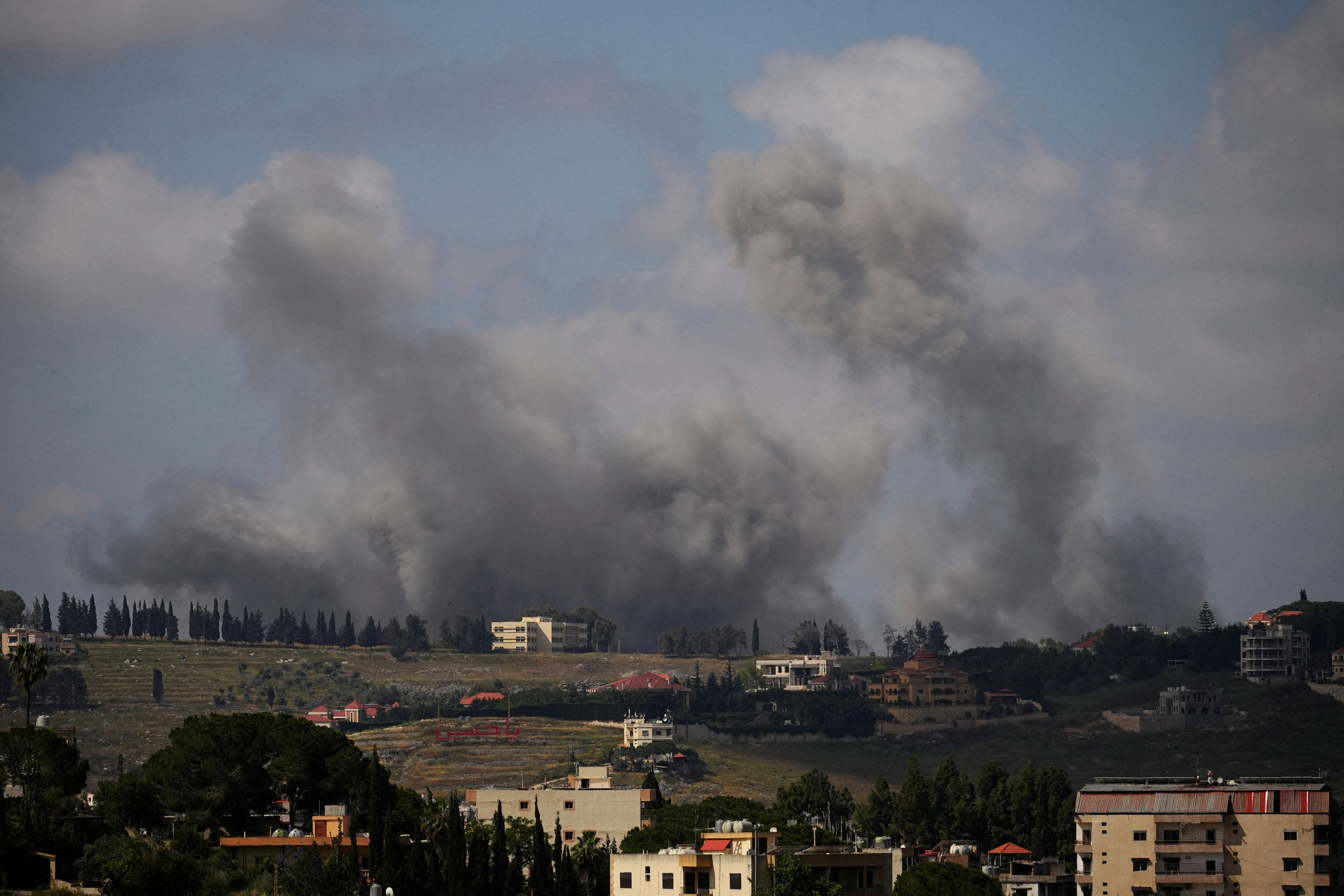 Israel intensifica ataques e avança no Líbano em meio a negociações