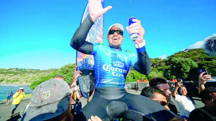 Ítalo Ferreira assume a liderança do campeonato mundial de surfe na Oceania