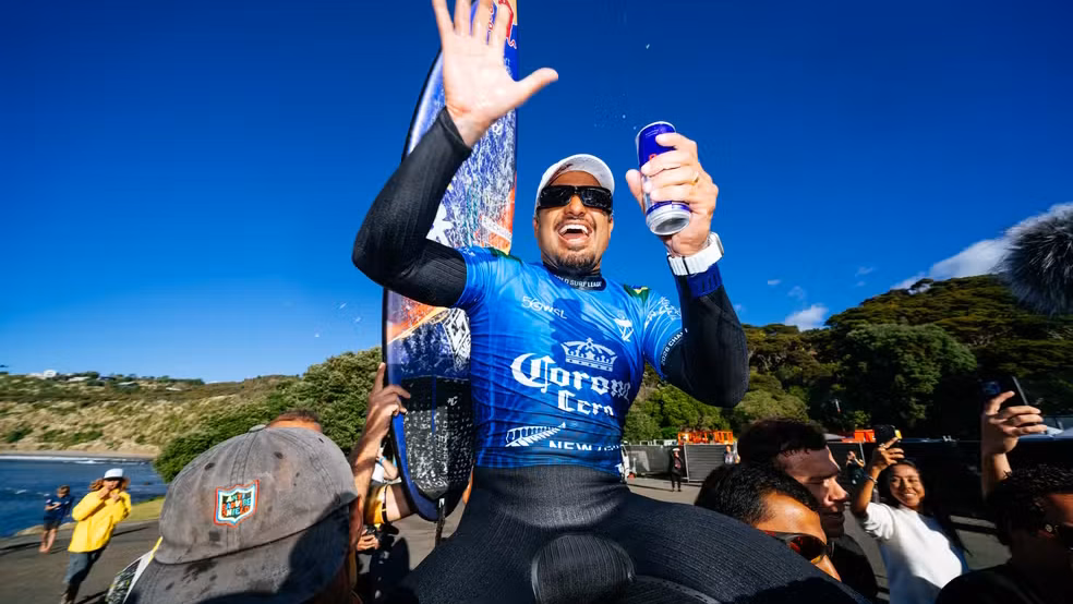 Italo Ferreira sofre corte profundo no joelho após acidente em treino para etapa de El Salvador da WSL