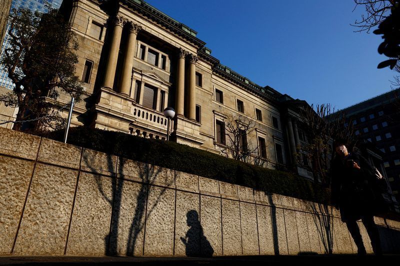 Banco do Japão intervém e gasta bilhões para frear queda do iene