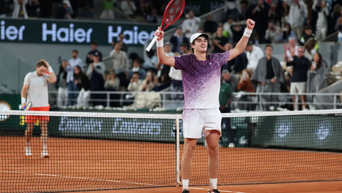 João Fonseca vence Casper Ruud e avança às quartas de Roland Garros com presença de Guga