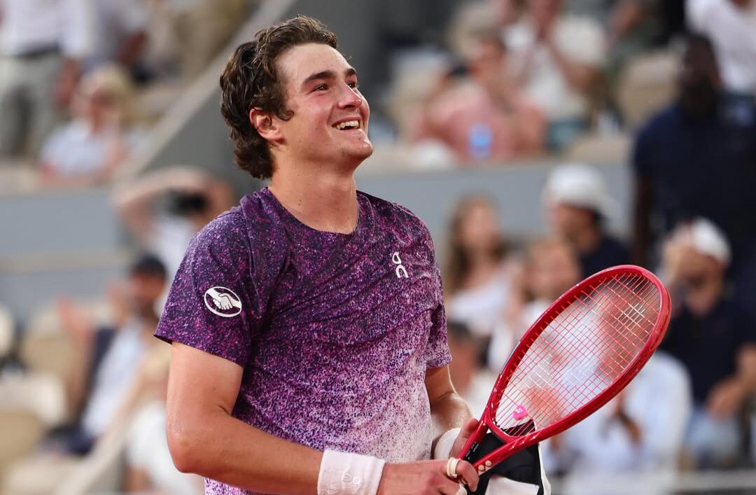 João Fonseca bate Novak Djokovic em Roland Garros e chega à próxima fase