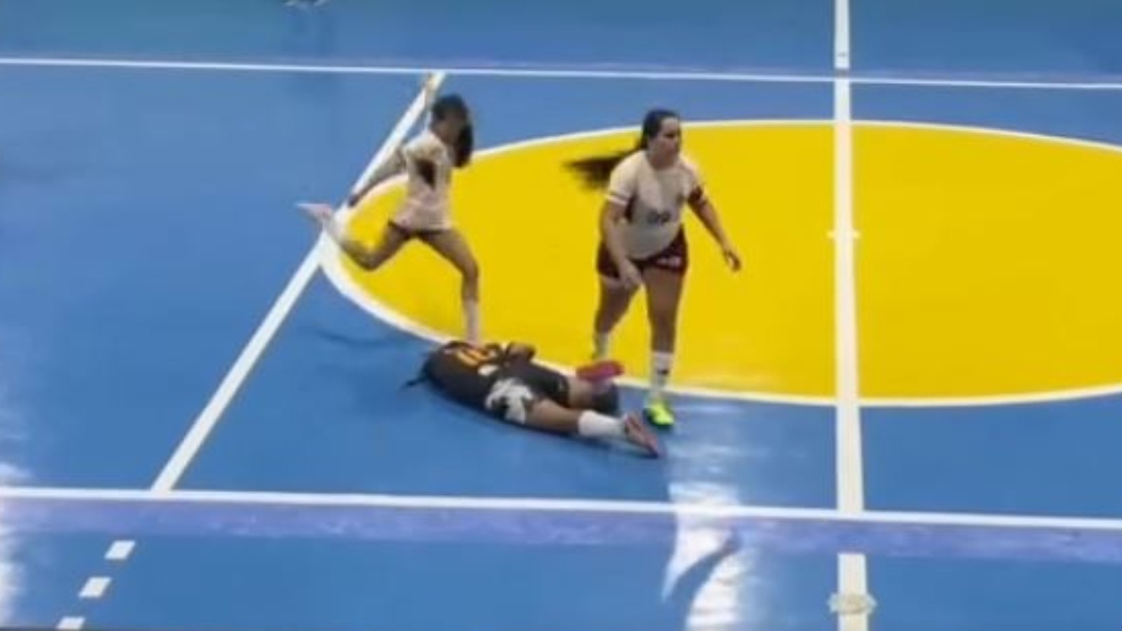 Liga Desportiva do Eusébio suspende jogadora por agressão em quadra