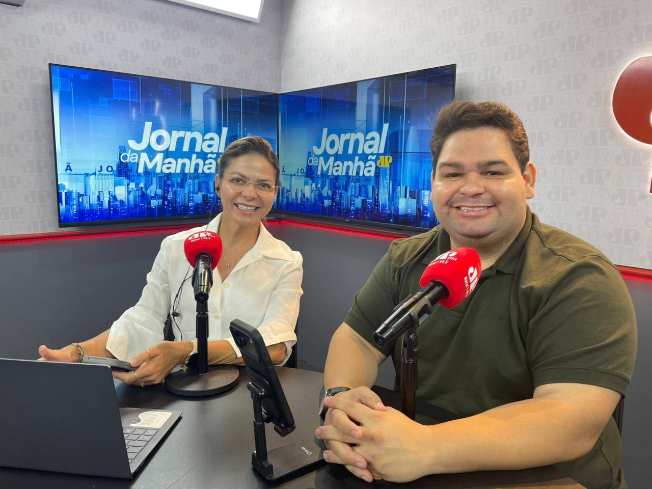 Jornal da Manhã Natal destaca encontro de Flávio Bolsonaro com Donald Trump nos EUA