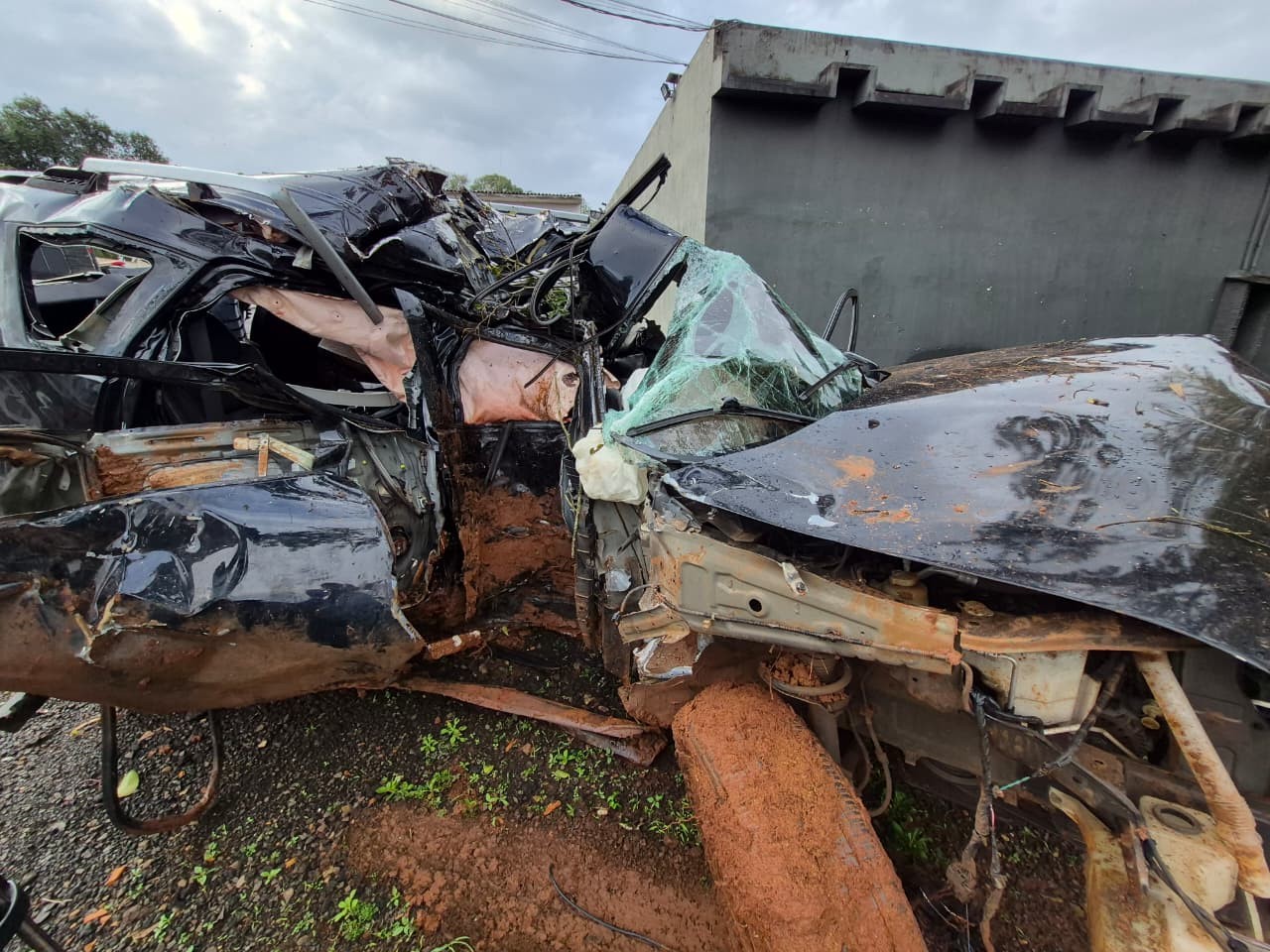 Investigação apura morte de duas jovens em acidente com dez ocupantes em Foz do Iguaçu
