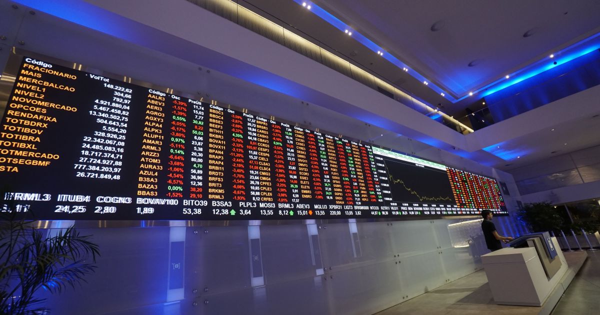 Investidores estrangeiros retiram R$ 7,785 bilhões da Bolsa em junho, segundo mês de saída