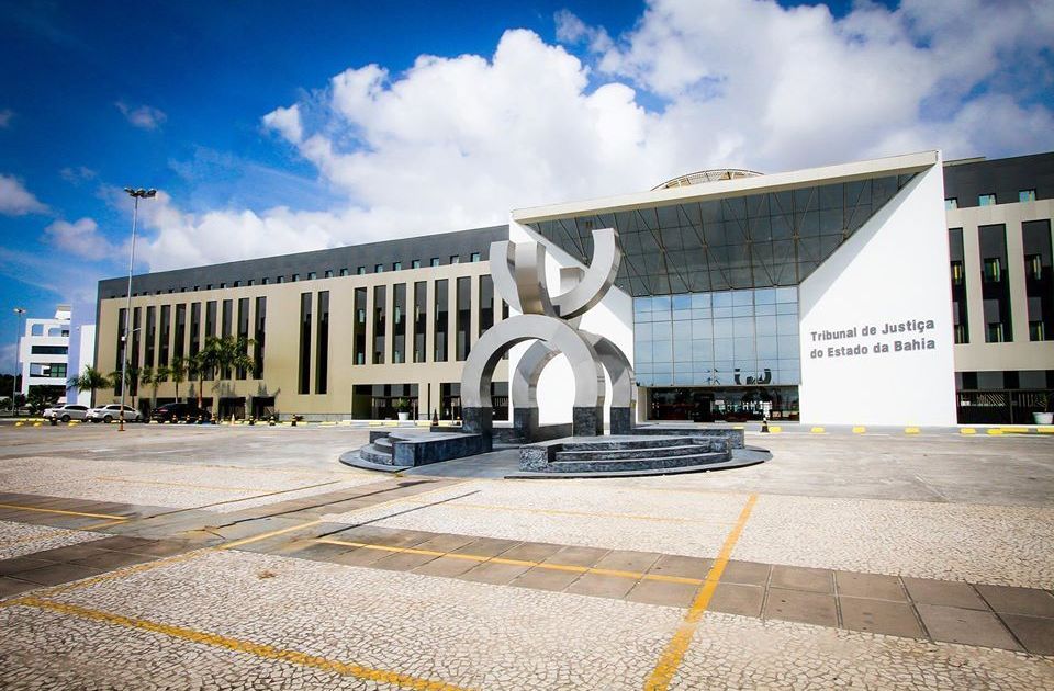 Justiça determina afastamento de gestor e vereador em Salvador por suspeita de fraude
