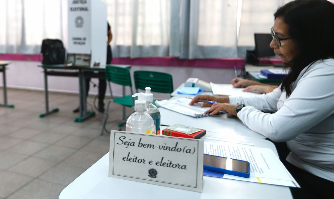Justiça Eleitoral busca mesários para Eleições de 2026