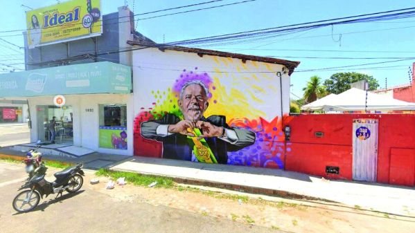 Justiça Eleitoral ordena cobertura de mural com imagem de Lula em Mossoró