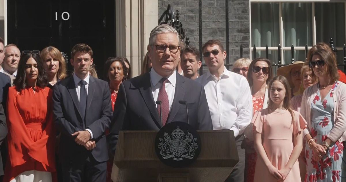 Keir Starmer formaliza renúncia ao cargo de primeiro-ministro do Reino Unido