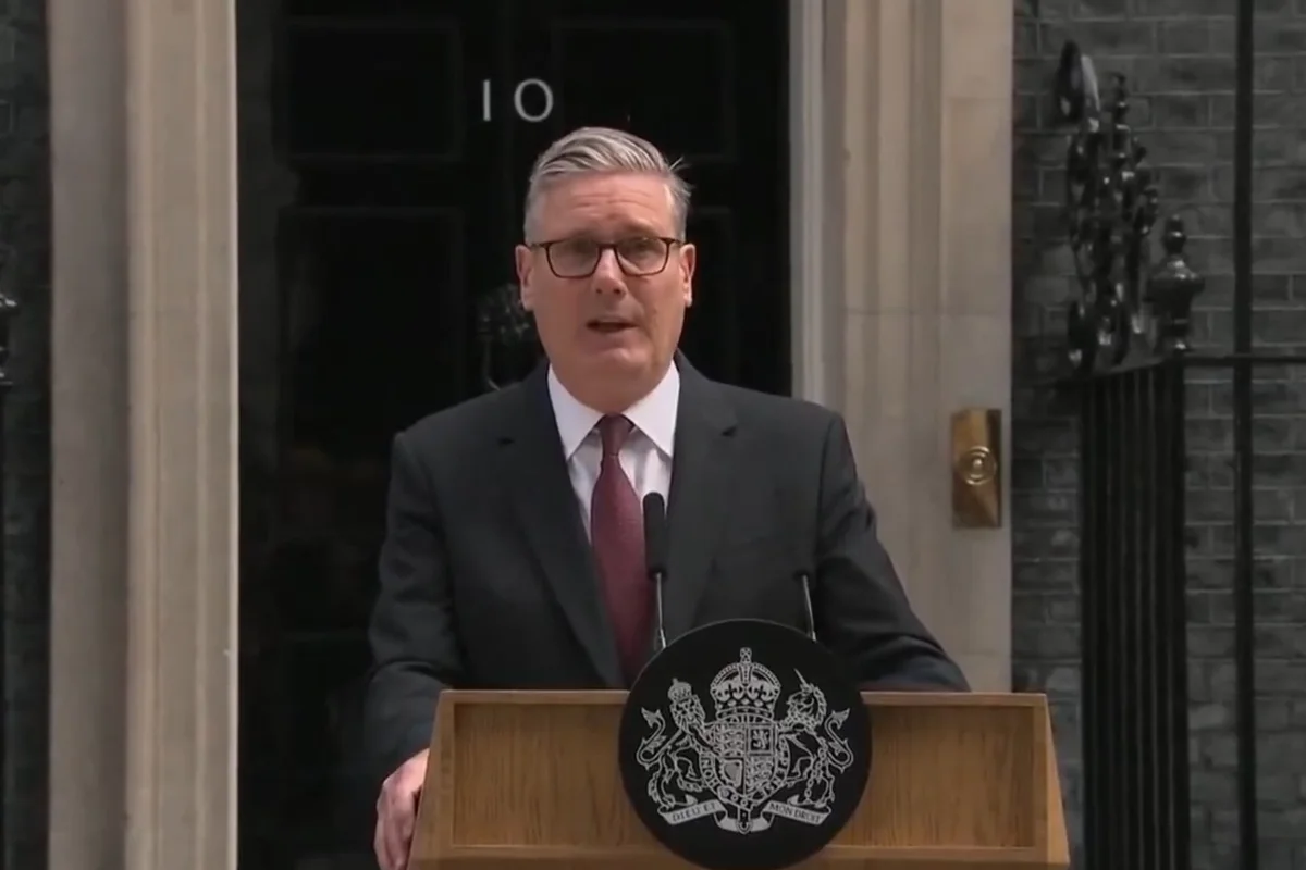 Keir Starmer renuncia ao cargo de primeiro-ministro do Reino Unido após desgaste interno