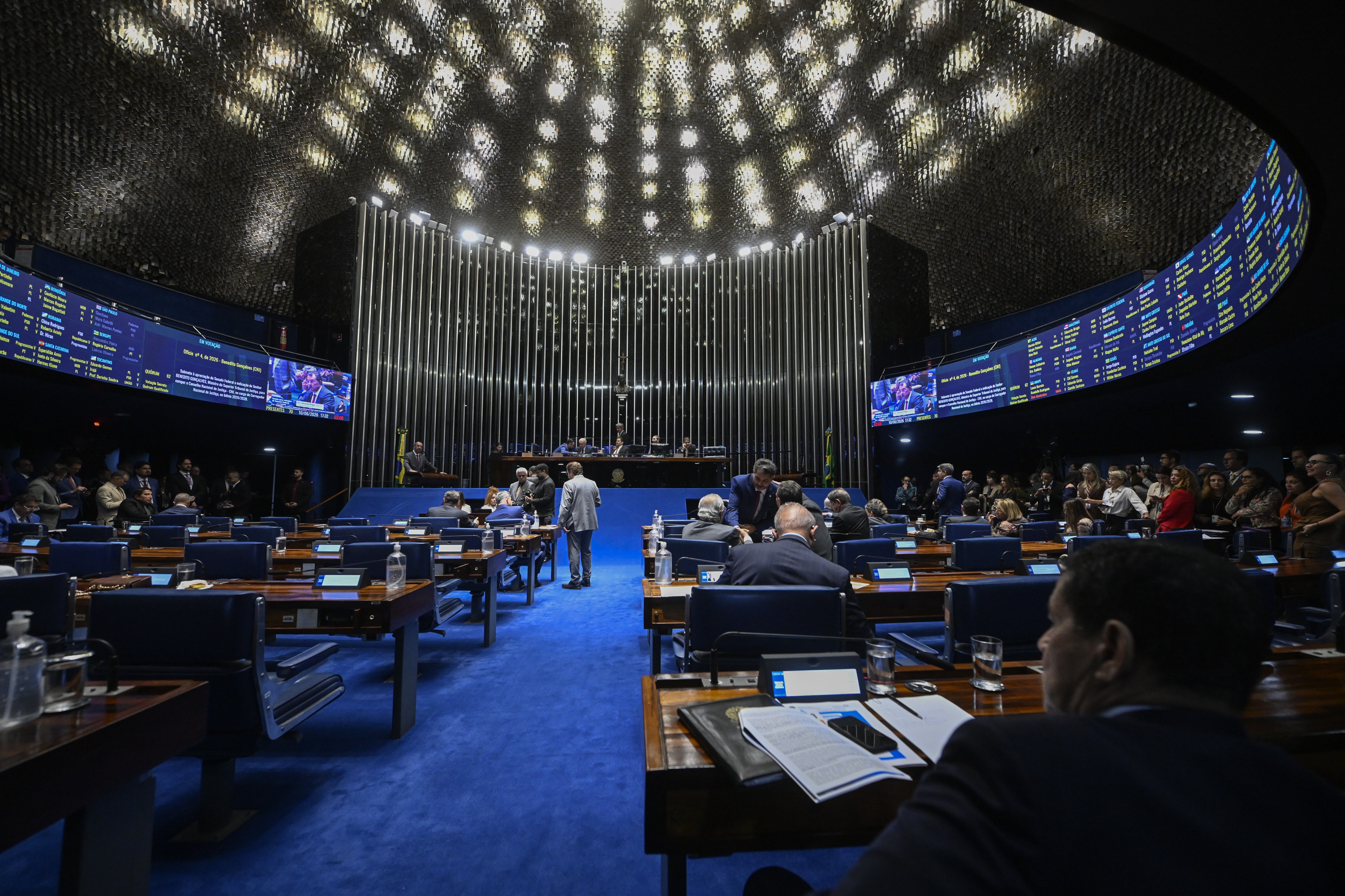 Senado aprova inclusão de partidos políticos em lei de lavagem de dinheiro