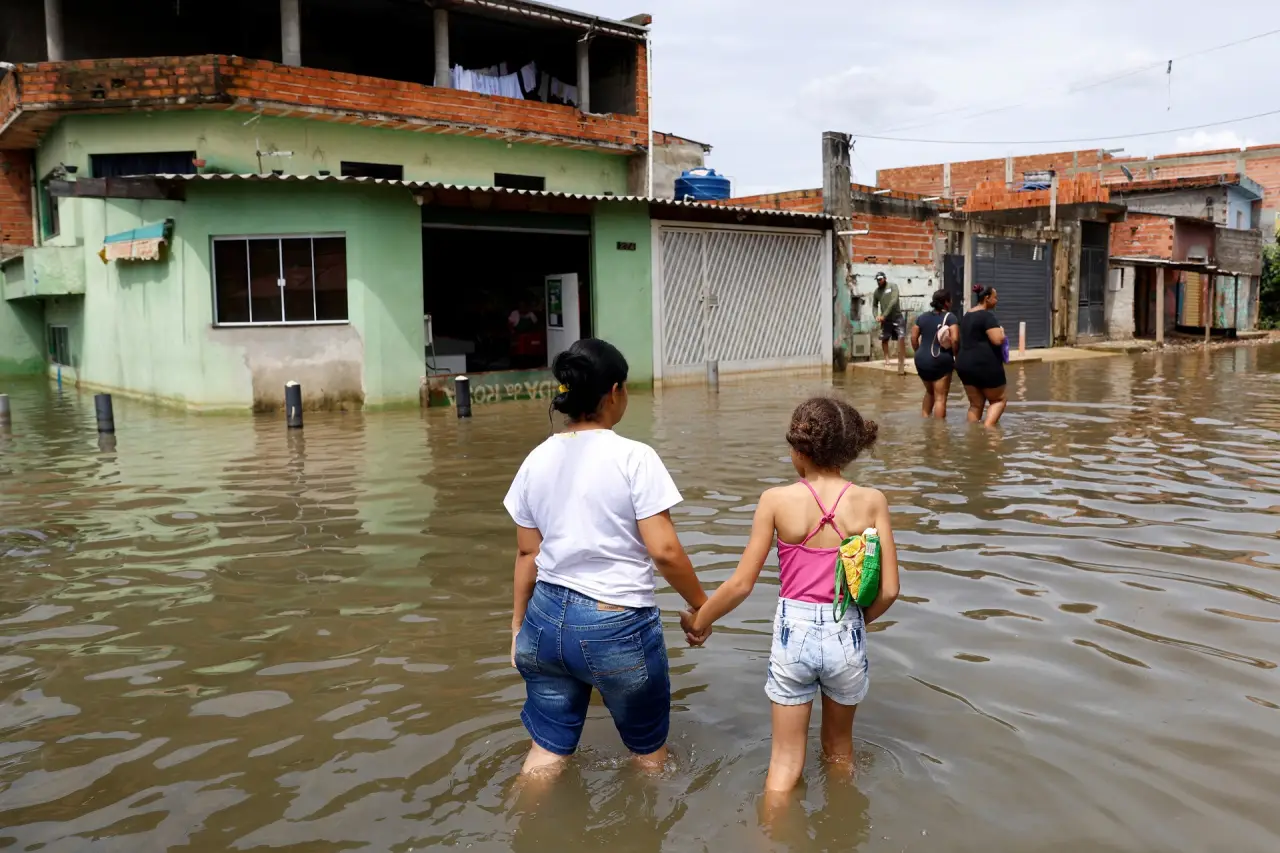 Prefeito de Natal concede perdão de IPTU e Taxa de Lixo para casas afetadas por enchentes