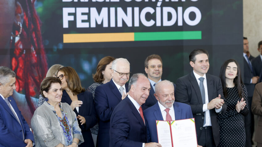 Lula endurece regras para big techs com decretos sobre combate à violência digital