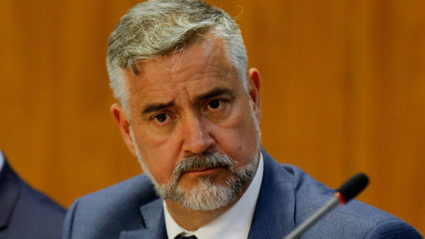 Pimenta solicita tornozeleira para Flávio Bolsonaro