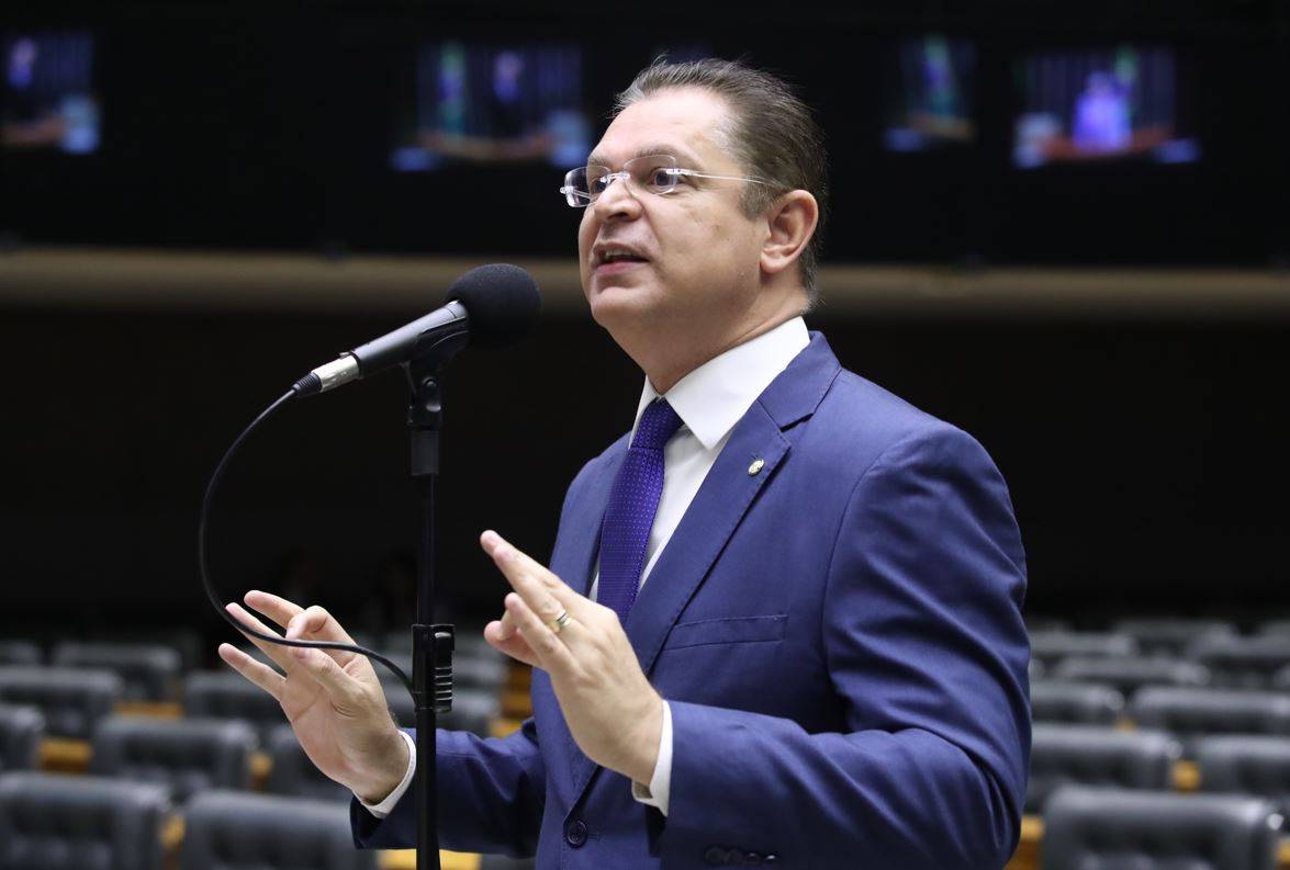Líder do PL anuncia apoio à PEC que extingue escala 6x1 e propõe jornada de 40 horas