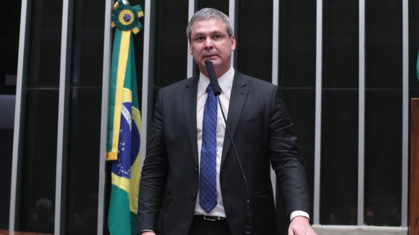 Lindbergh aciona Interpol para apurar recursos do filme "Dark Horse"