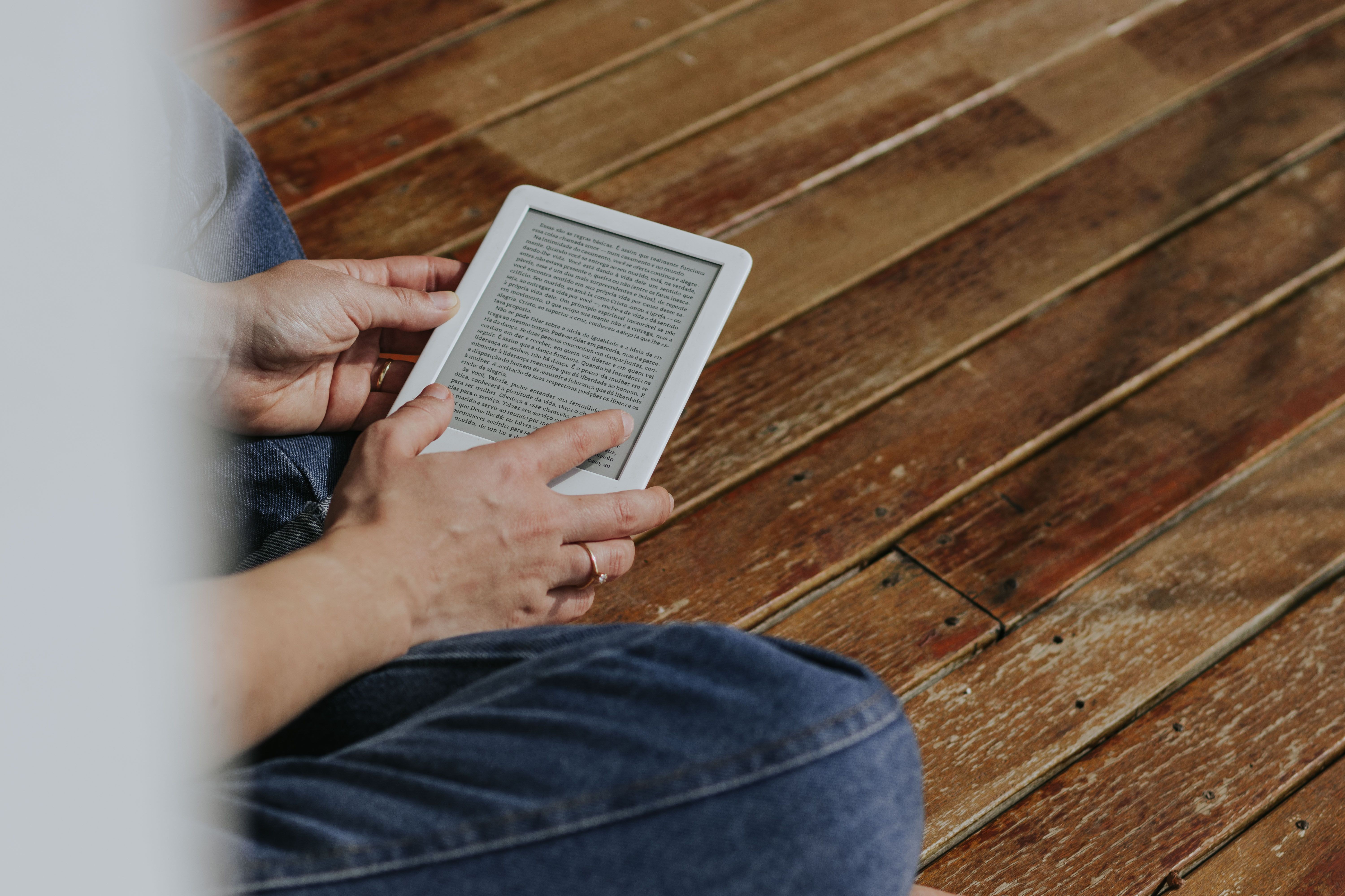 Livro impresso ou digital: o impacto ambiental das escolhas de leitura