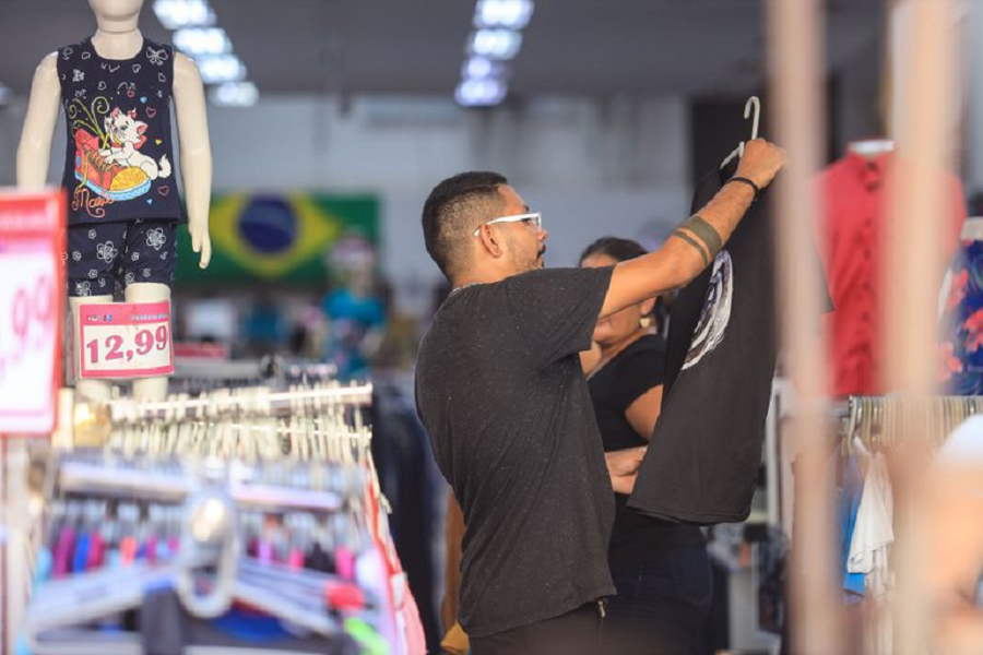 Lojistas e trabalhadores propõem ao Governo Federal abertura de comércio em feriados