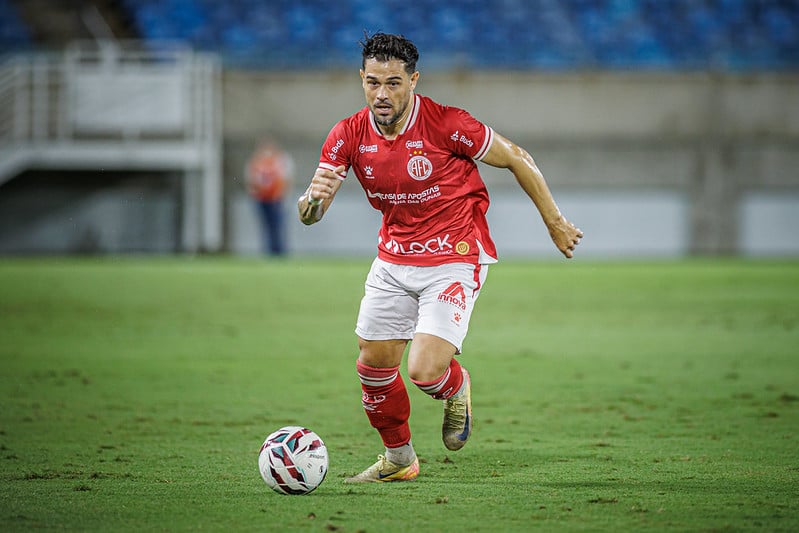 STJD analisa denúncia contra Lucas Mendes e pode afastar atleta do América na Série D