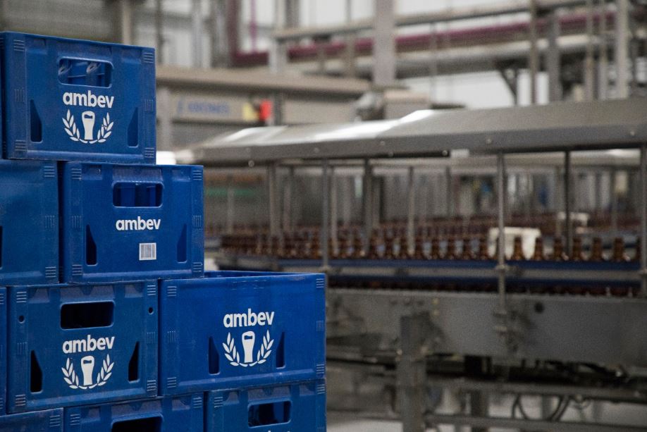 Ambev celebra lucro de R$ 3,89 bilhões no 1º trimestre de 2026