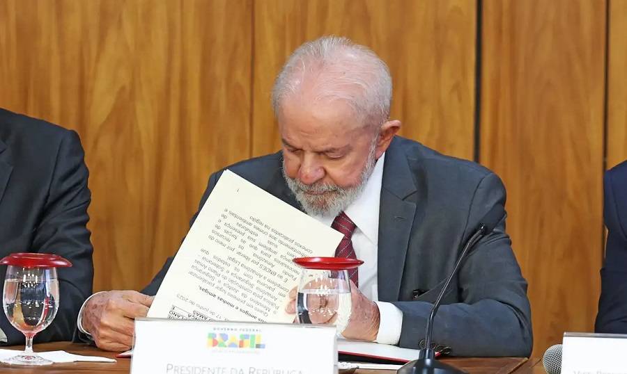 Governo Lula acelera repasse de R$ 16,1 bilhões em emendas para garantir apoio no Congresso