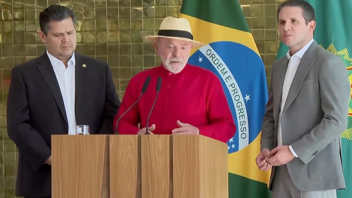 Lula articula com Motta e Alcolumbre fim da taxa das blusinhas
