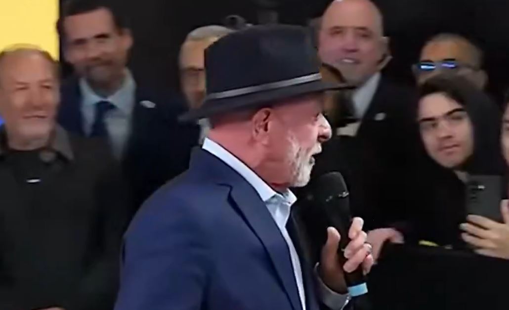 Luiz Inácio Lula da Silva critica retorno da Seleção Brasileira após Mundial