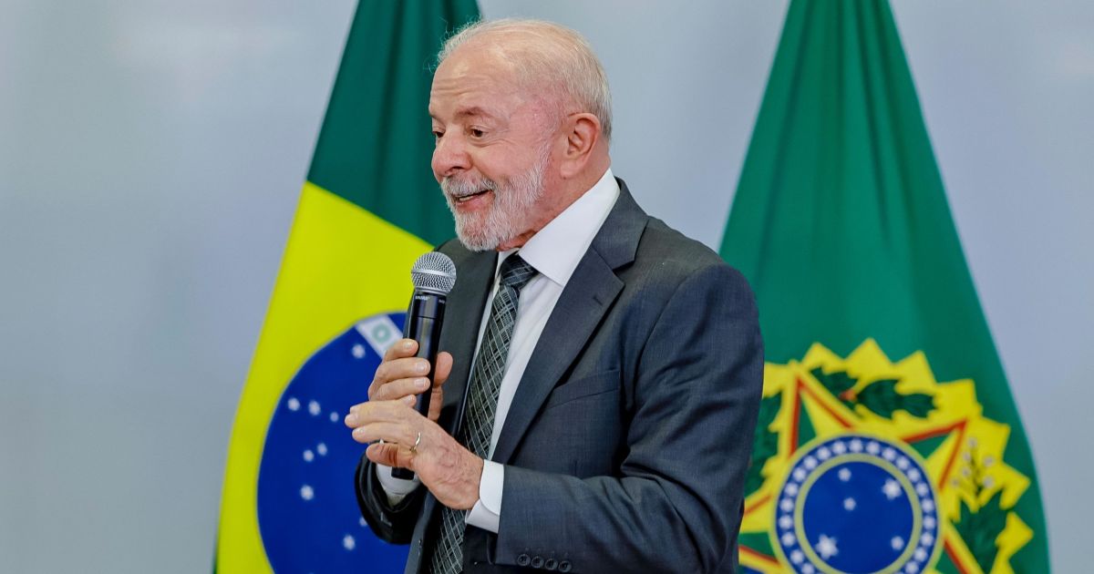 Lula anuncia Telefone Seguro para devolução de celulares roubados via Correios