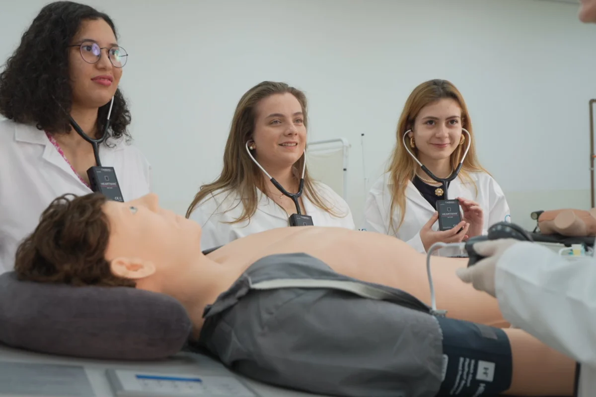 Lula assina Medida Provisória que torna Enamed obrigatório para médicos formados no Brasil