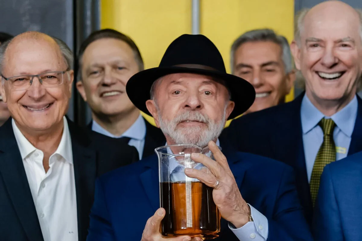 Lula defende liderança global do Brasil em biocombustíveis contra influência de Donald Trump