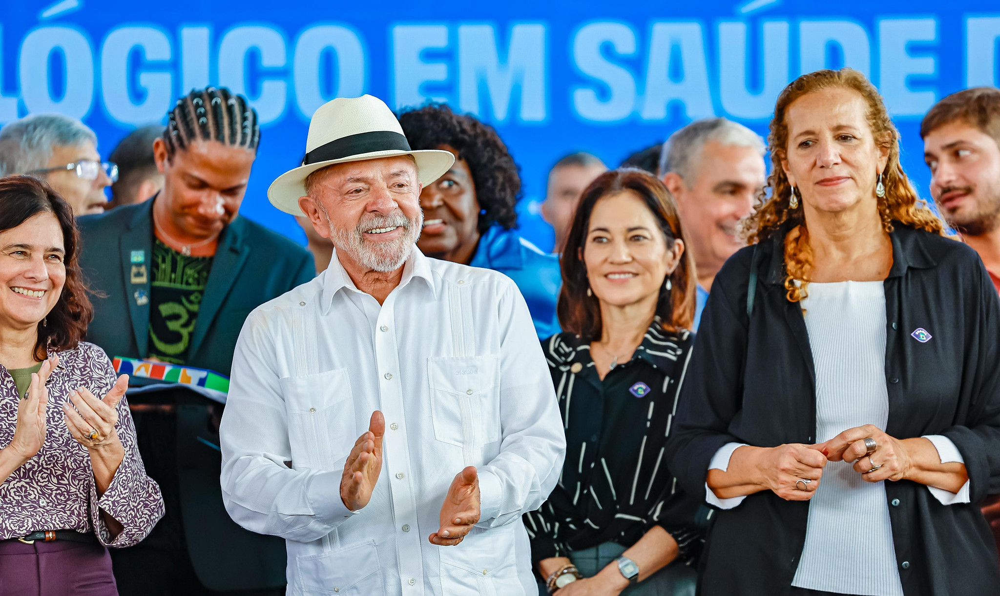 Lula afirma a Trump que Brasil prioriza transferência de tecnologia em relações internacionais
