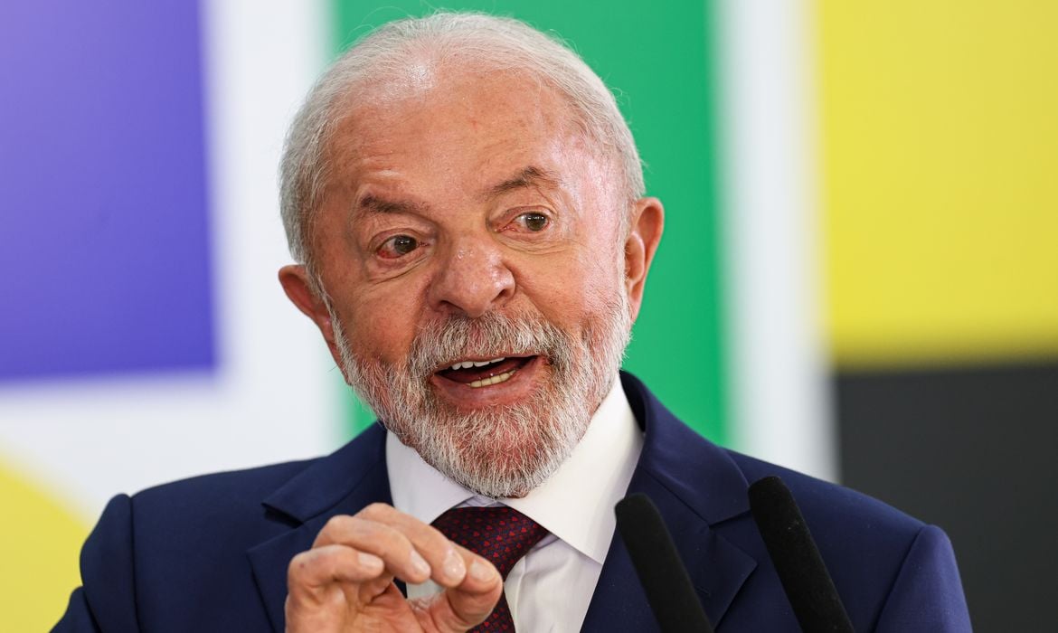 Lula manifesta desejo de reestatizar a Eletrobras, mas critica condições