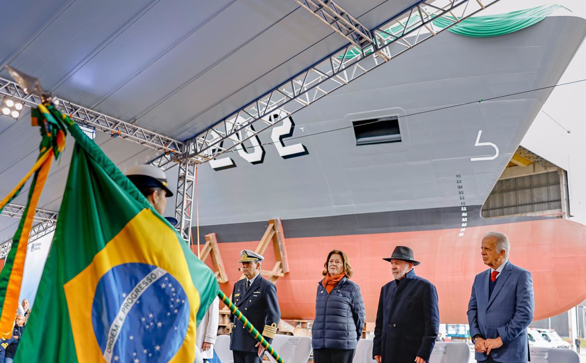 Lula alerta sobre 'nego maluco no mundo' e cita intenção de Trump em anexar Panamá e Groenlândia