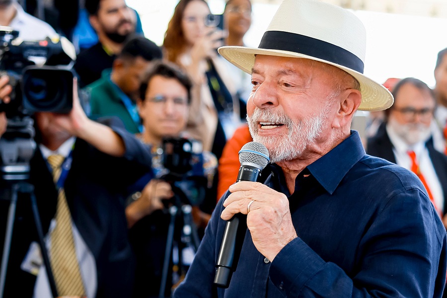 Presidente Lula alerta que inteligência artificial pode se tornar um "monstro" incontrolável