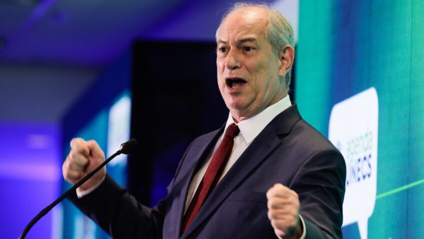 Ciro Gomes afirma que Lula e Bolsonaro são "rigorosamente iguais"