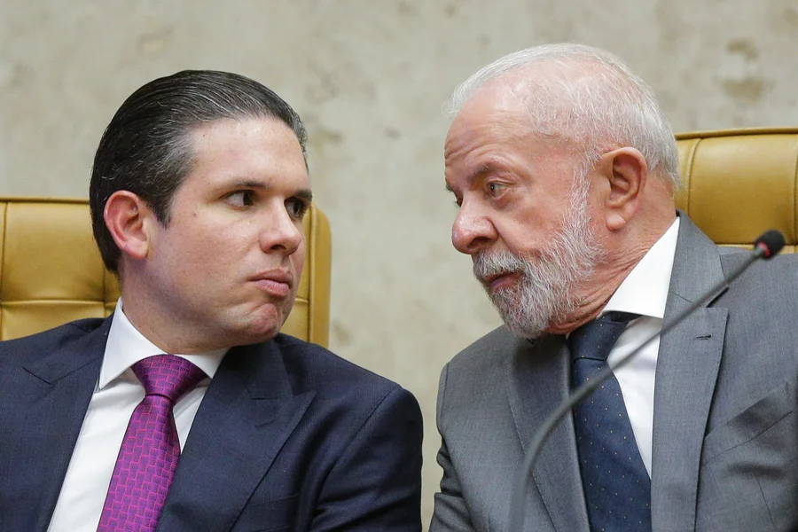 Lula e Hugo Motta se reúnem nesta segunda para definir fim da jornada 6x1
