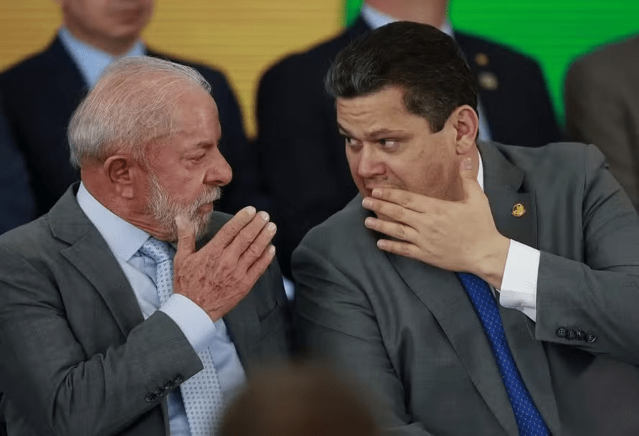 Lula aguarda gesto de Alcolumbre para restabelecer diálogo após revés no STF