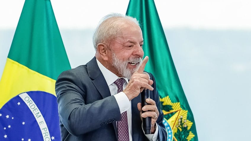 Lula lança programa de R$ 30 bilhões para motoristas de aplicativos