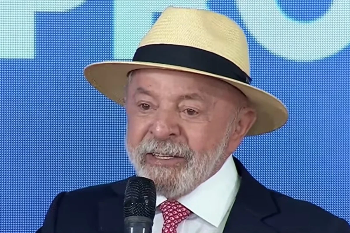 Governo Lula busca diálogo técnico com Trump e contorna influência de Flávio Bolsonaro em caso de tarifas