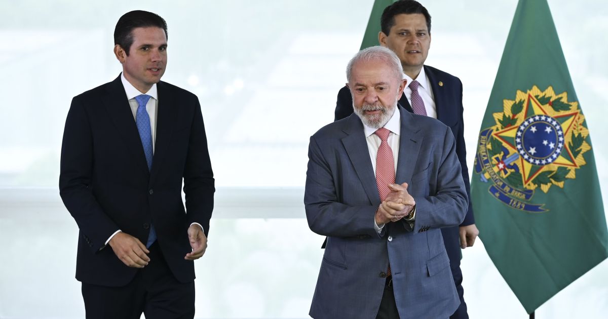Lula é único chefe de Poder a faltar aos 200 anos da Câmara